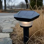 Perché in inverno le luci solari del vialetto sembrano più deboli