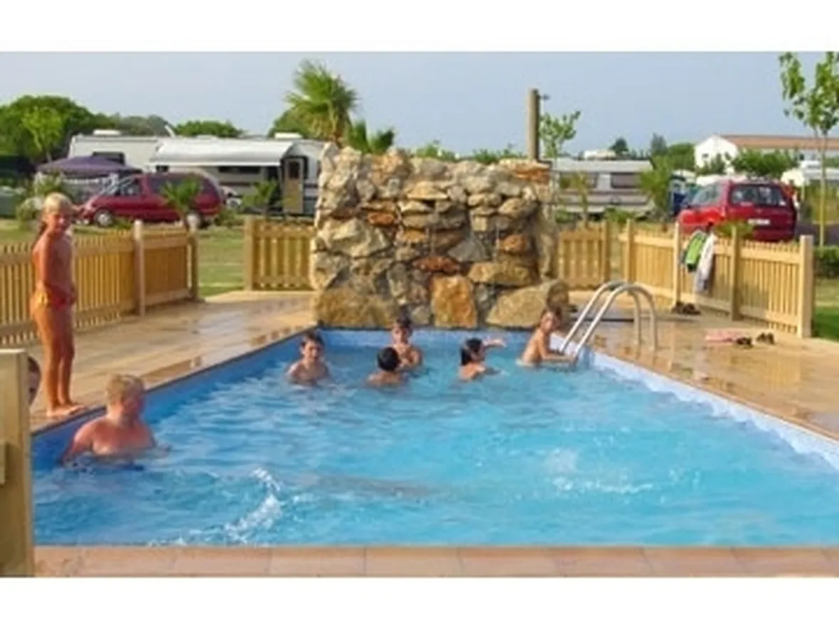 piscina con idromassaggio-2