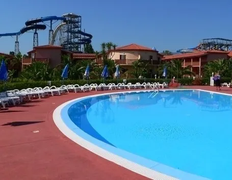 piscina con idromassaggio-4