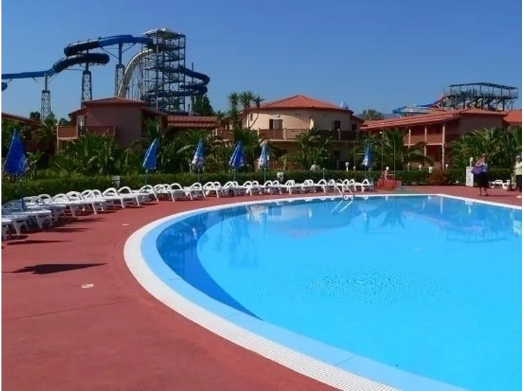 piscina con idromassaggio-4