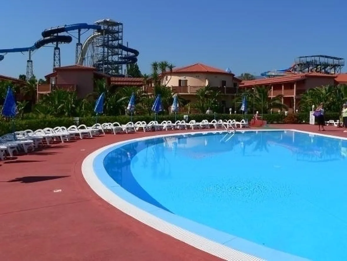 piscina con idromassaggio-4
