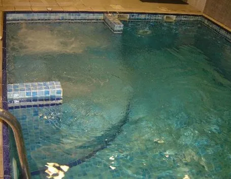 piscina con idromassaggio-5