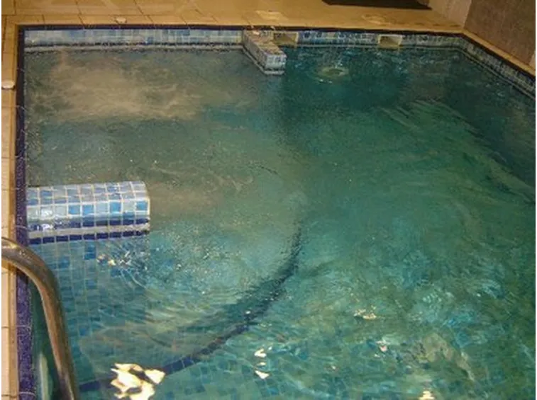 piscina con idromassaggio-5
