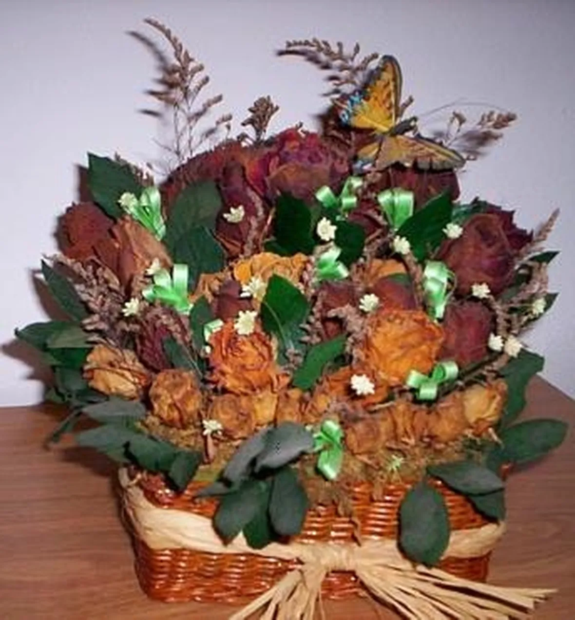Cosa fare con i fiori secchi: composizioni e cornici