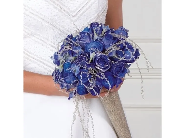 bouquet sposa con rose blu