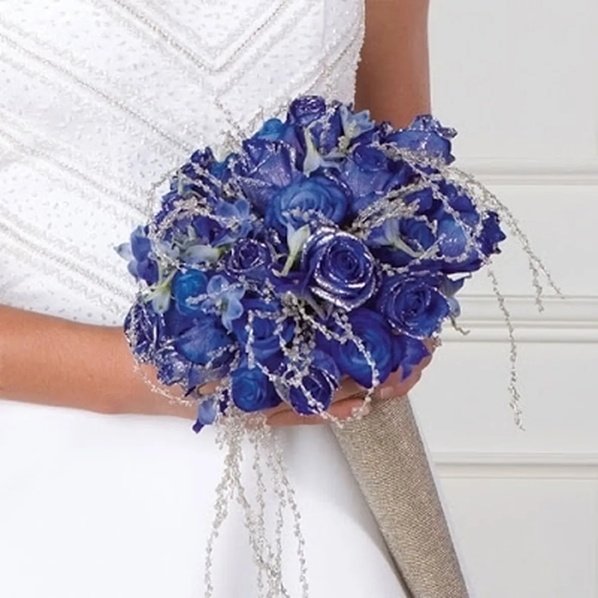 bouquet sposa con rose blu