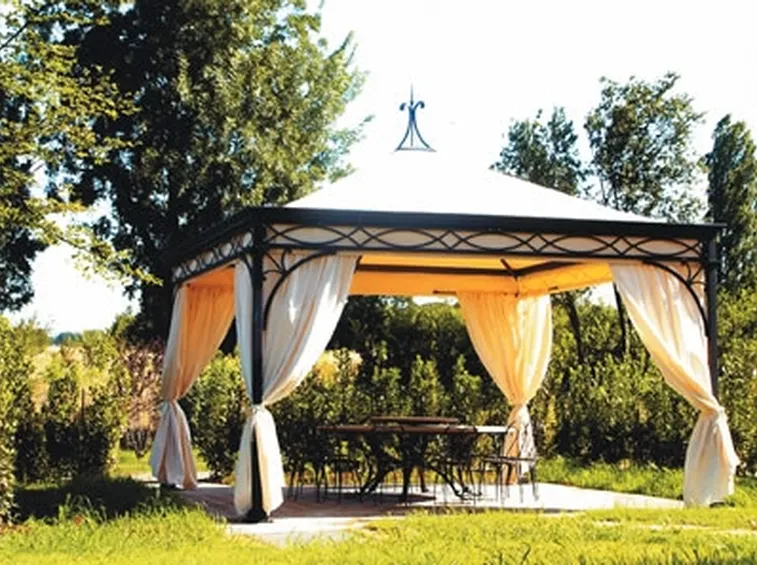 Gazebo in legno da giardino
