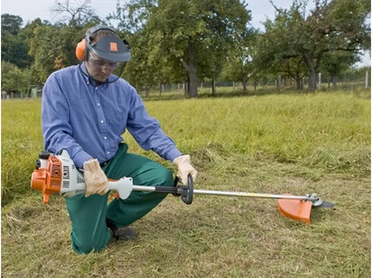 Come è fatto un decespugliatore a scoppio