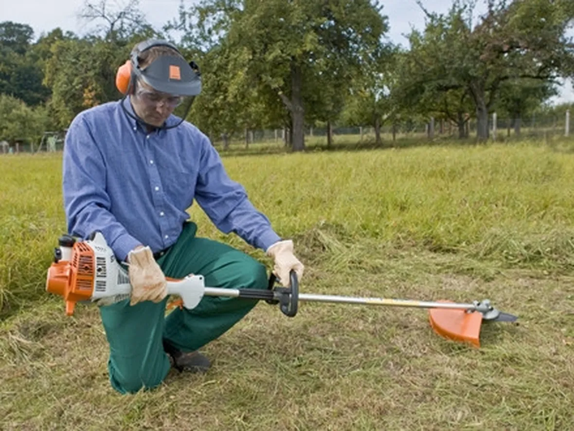 Come è fatto un decespugliatore a scoppio