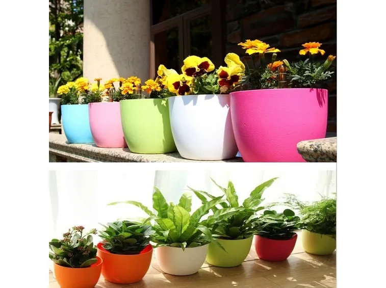 vasi in plastica colorati