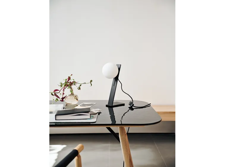 Errori comuni nell'uso delle lampade per piante da interno (foto Lampada Midj Suspense Tavolo)