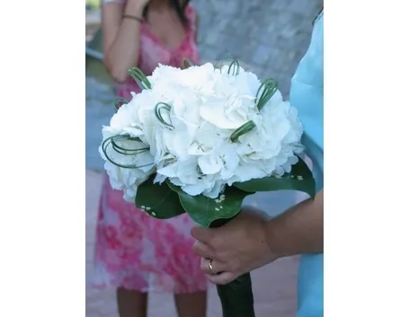 bouquet di rose e ortensie