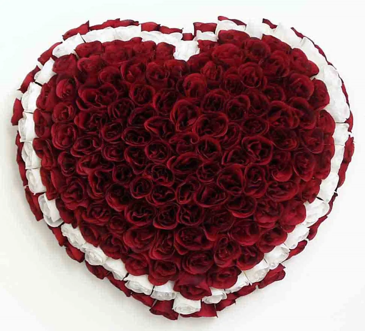 cuore funebre con orchidee e santini