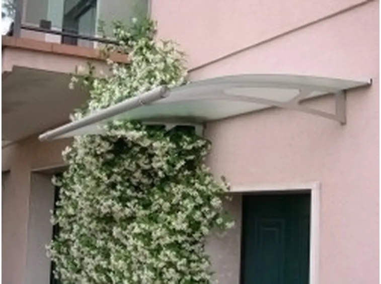 Pensiline in acciaio per la casa: proprietà e caratteristiche