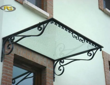 Pensiline plexiglass costi