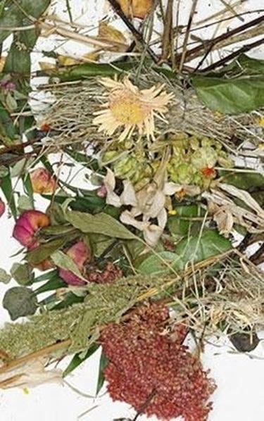 Come si realizza una composizione di fiori secchi