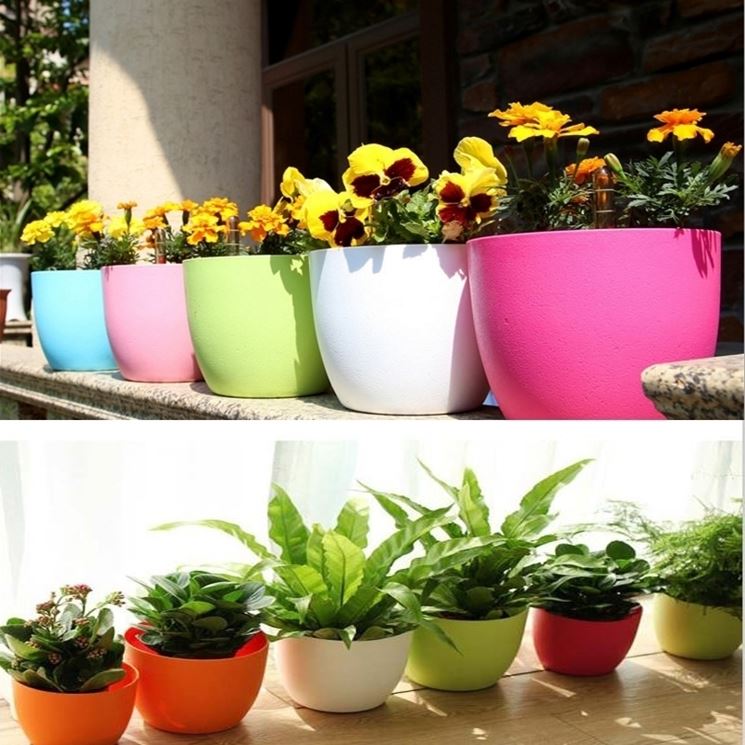 vasi in plastica colorati